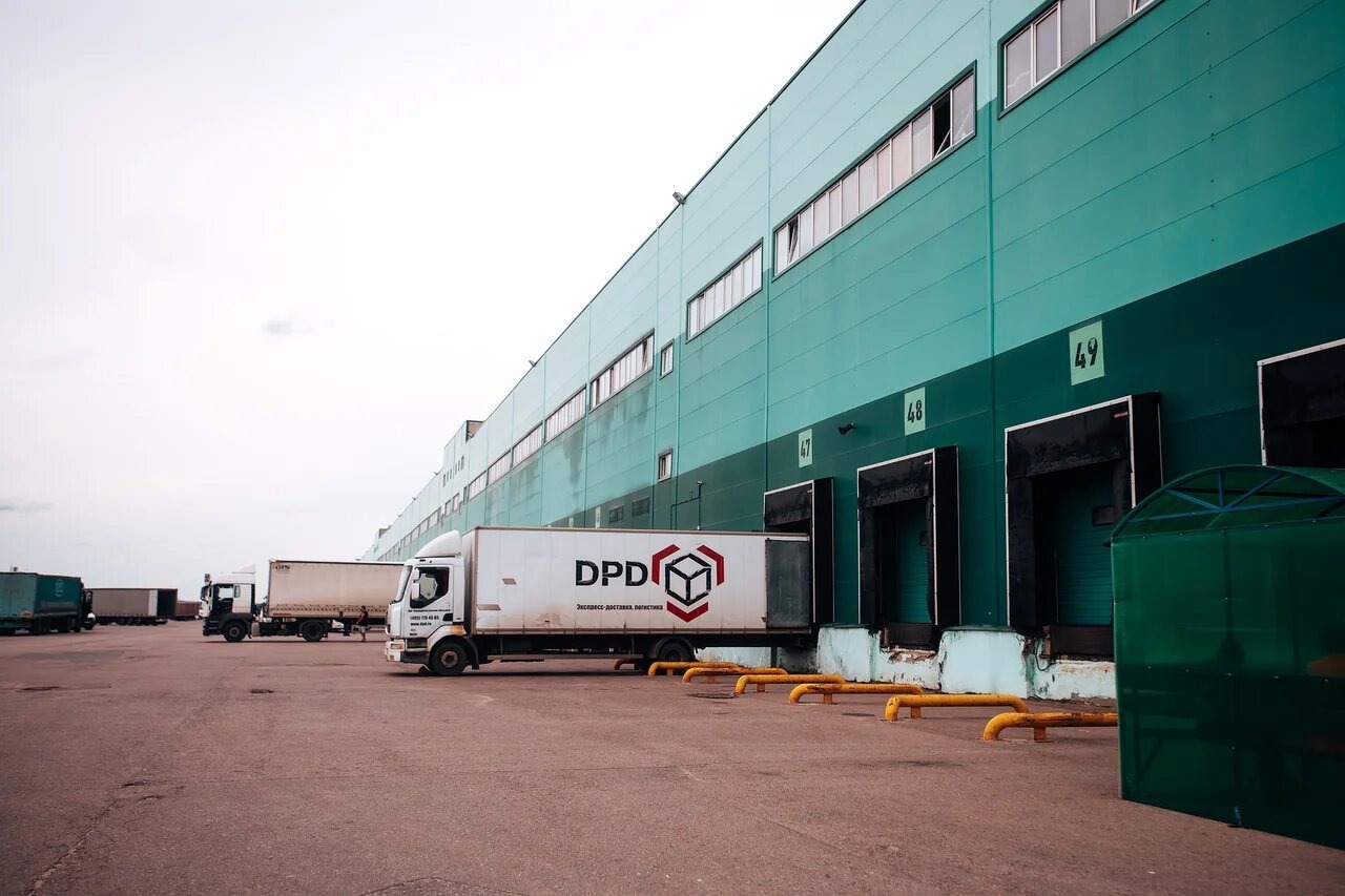 Загрузка на складе Кактуса автомобиля подрядчика — компании DPD