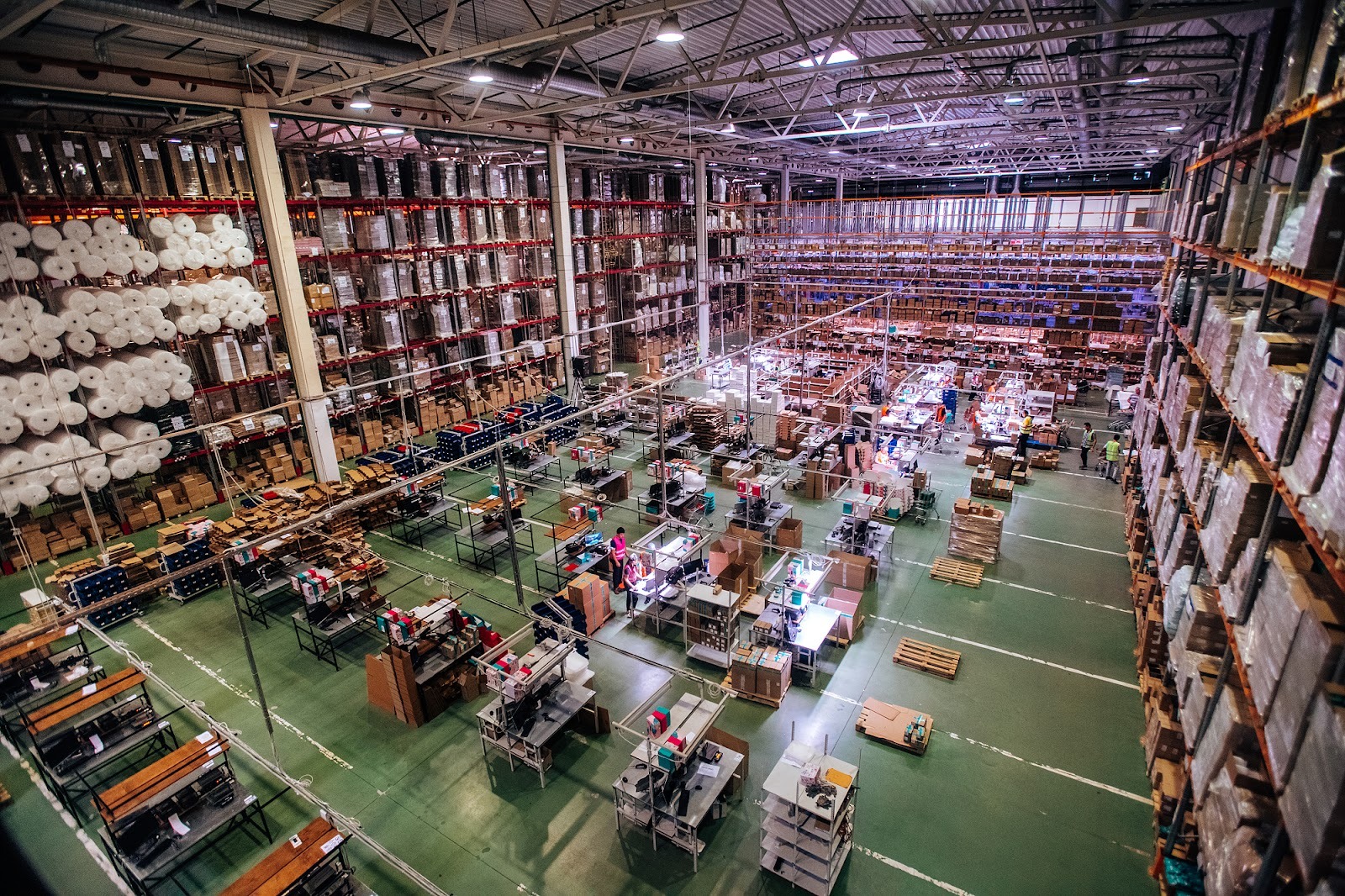 На фото: складская инфраструктура фулфилмент-центра Кактус в Домодедово